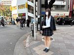 制服と腕ギプス